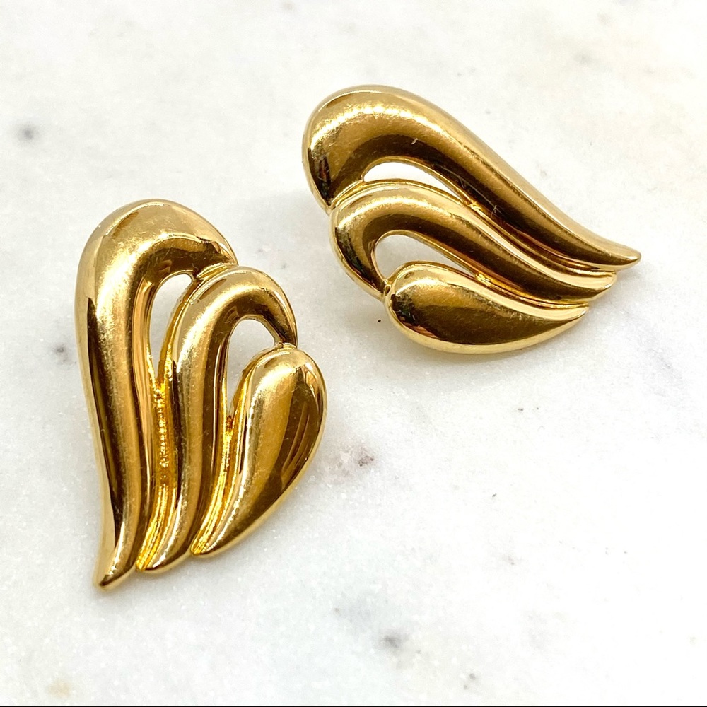 Vintage gold tone earrings for pierced ears